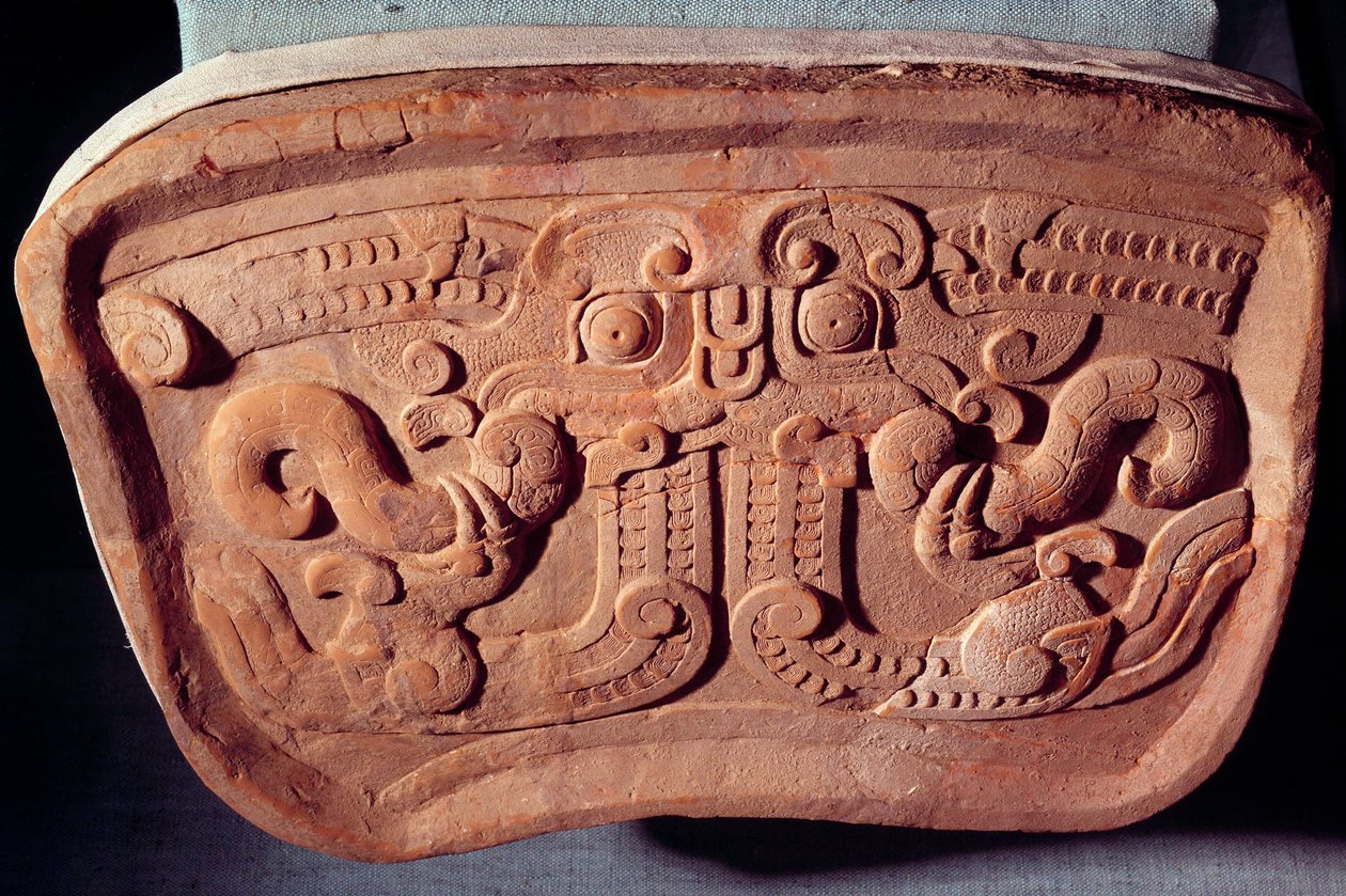 Originální model masky Taotie v terakotě. Taotie je jedním z 9 draků čínské mytologie. Realizováno v éře stíhacích království (475-221 př.nl), Čína od Warring States period Chinese School
