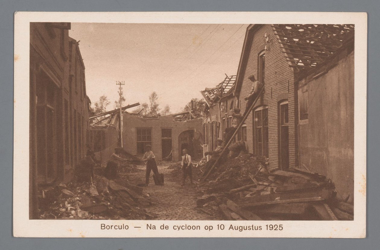 Borculo -- Po cyklonu 10. srpna 1925 od Weenenk and Snel