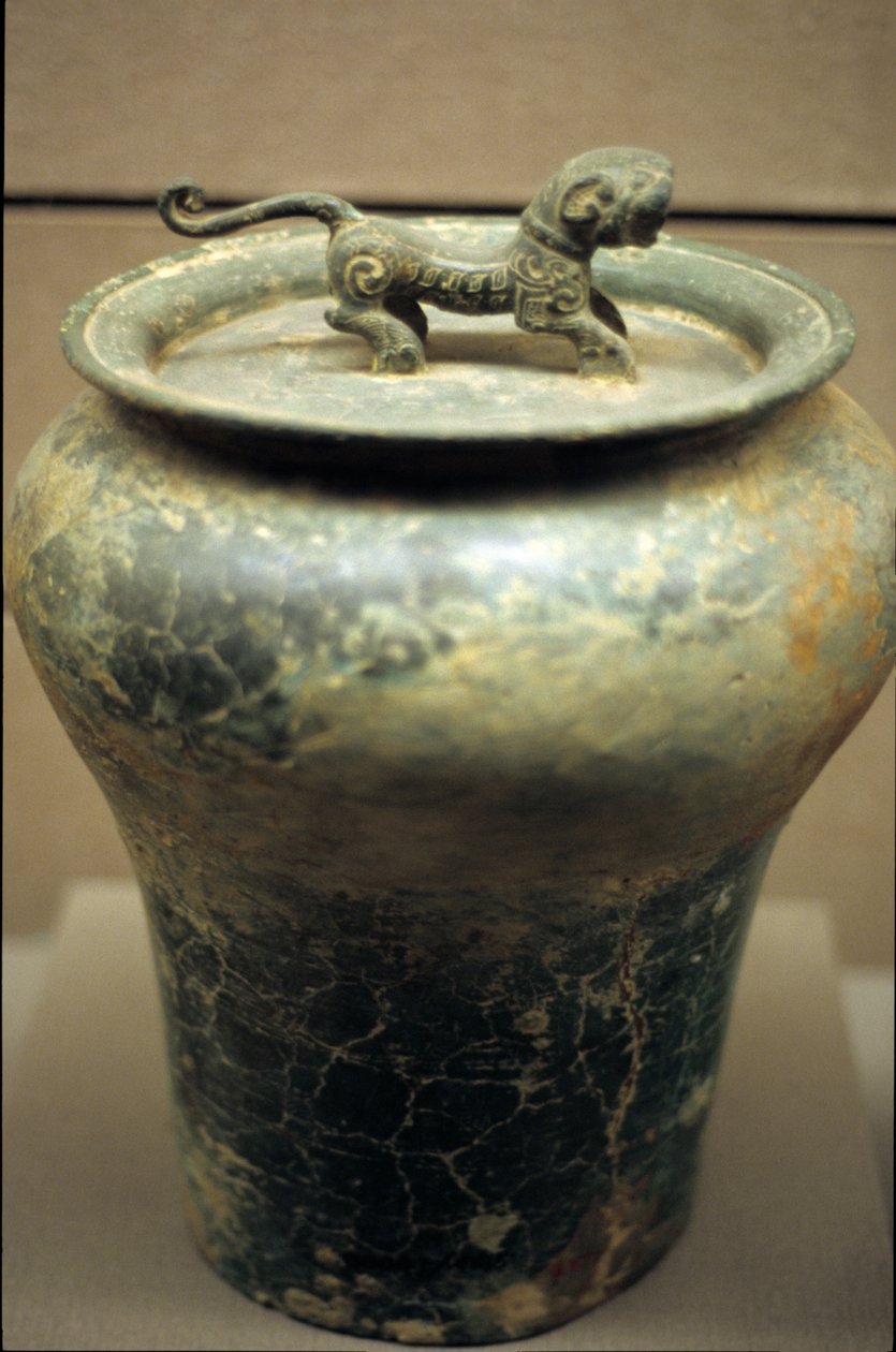 Váza na víno ve tvaru džbánu s tygrem na vrcholu od Western Zhou Dynasty Chinese School
