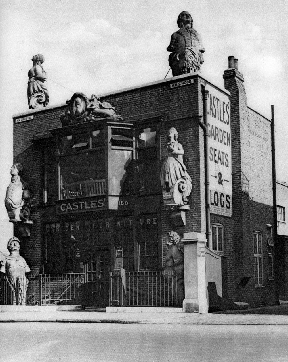 Figurky starých bojových lodí, Grosvenor Road, Londýn, 1926-1927. od Whiffin