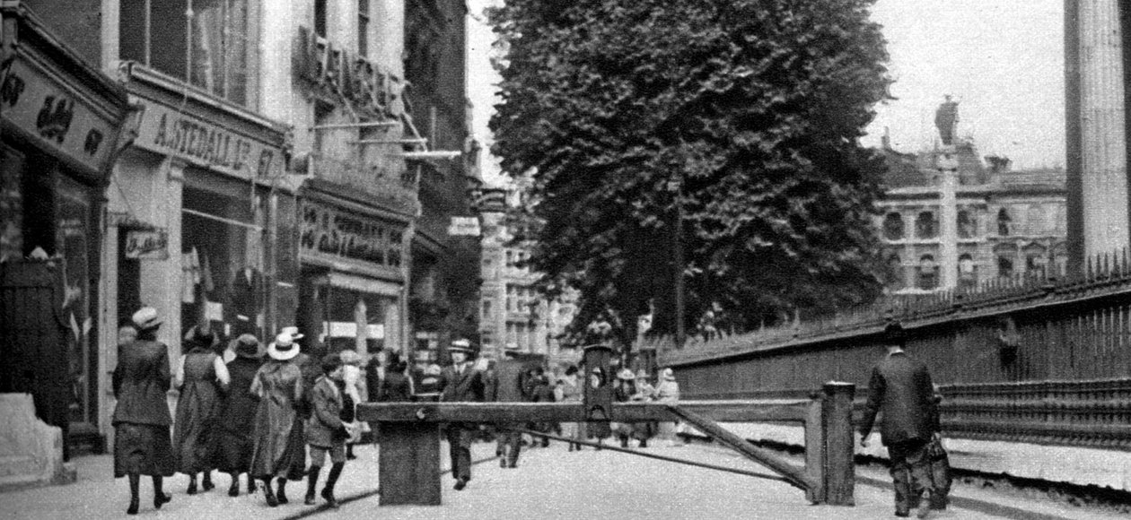 Hřbitov svatého Pavla a mýtná brána, Londýn, 1926-1927. od Whiffin