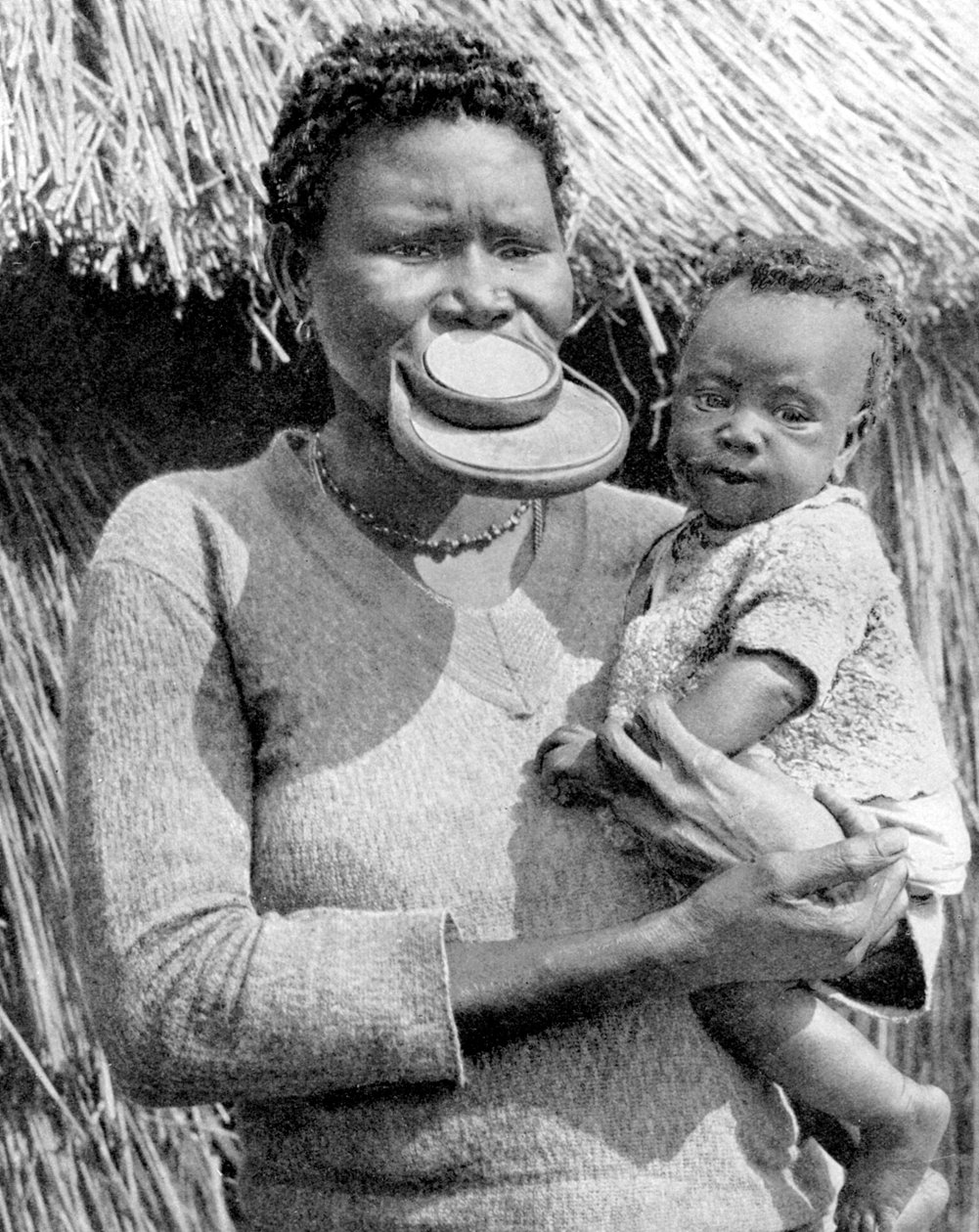 Žena z kmene Sara-Kaba, Kongo, Afrika, 1936. od Wide World Photos