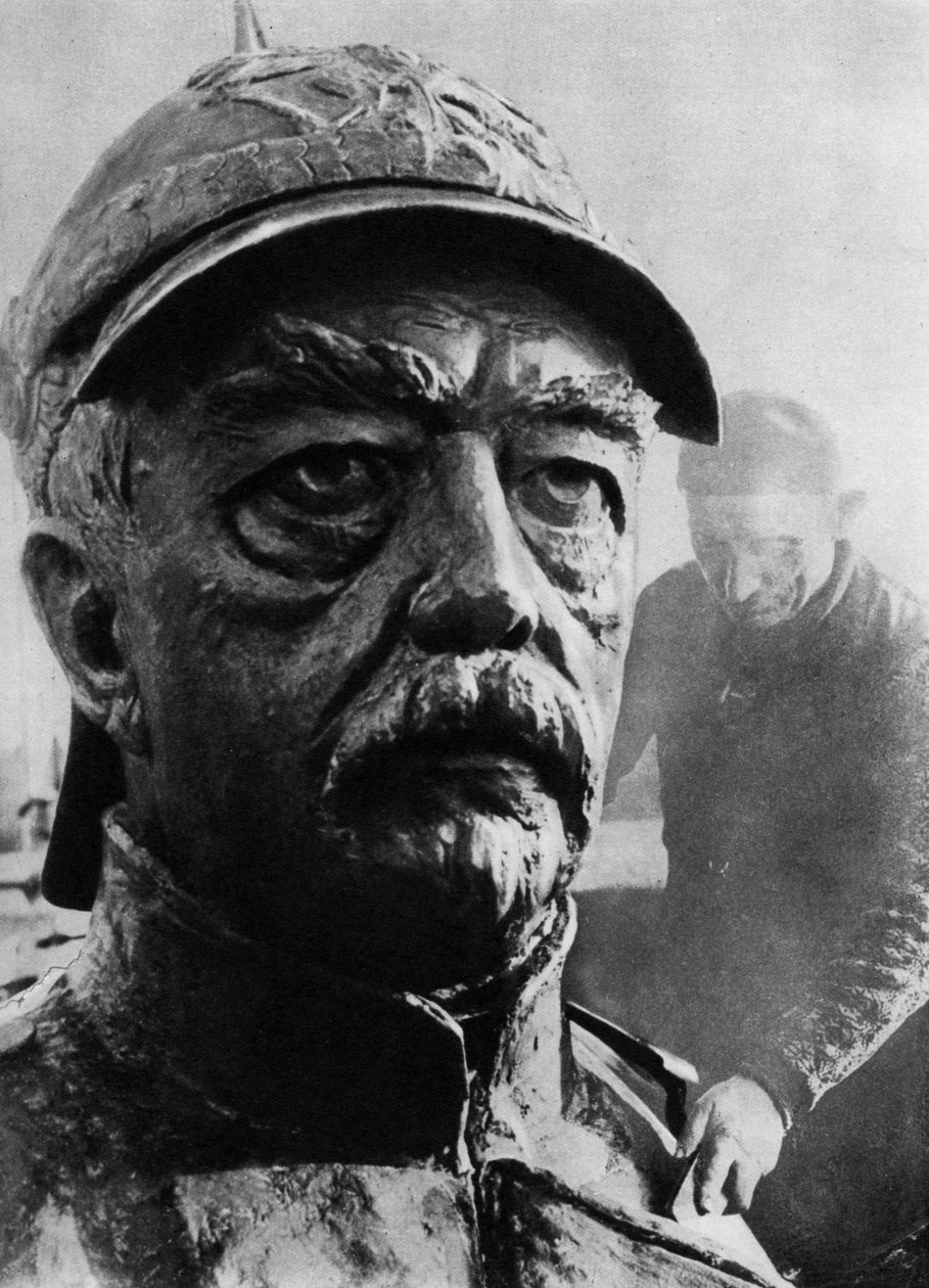 Socha Otto von Bismarcka, pruského státníka z 19. století, 1937. od Wide World Photos