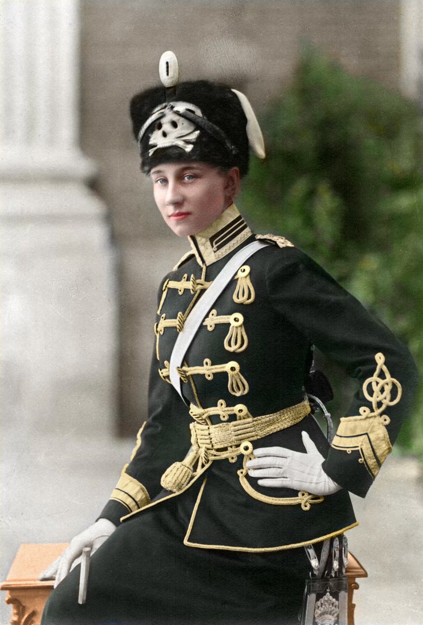 Viktoria Luise Pruská v husarské uniformě s lebkou a krkem od Wilhelm Niederastroth