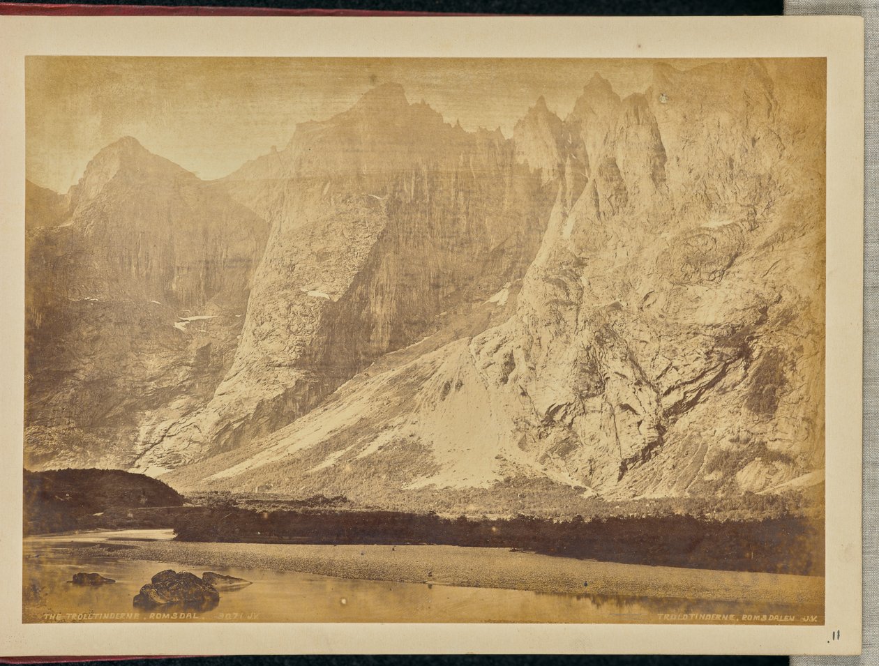 Trolltinderne, Romsdal od Wiliam Dobson Valentine