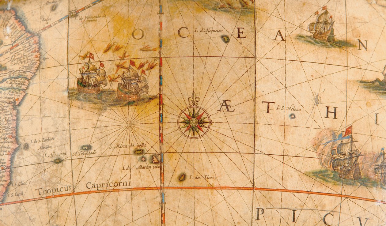 Detail bojových lodí v Atlantském oceánu z pozemského glóbu 1645/48 od Willem Blaeu