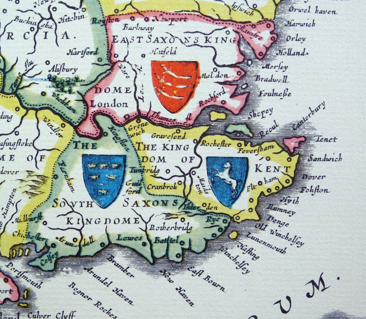 Štíty Sussexu, Kentu a Essexu z heptarchie; souhrnný název používaný pro anglosaská království v jižní, východní a střední Anglii v pozdním starověku a raném středověku. od Willem Blaeu