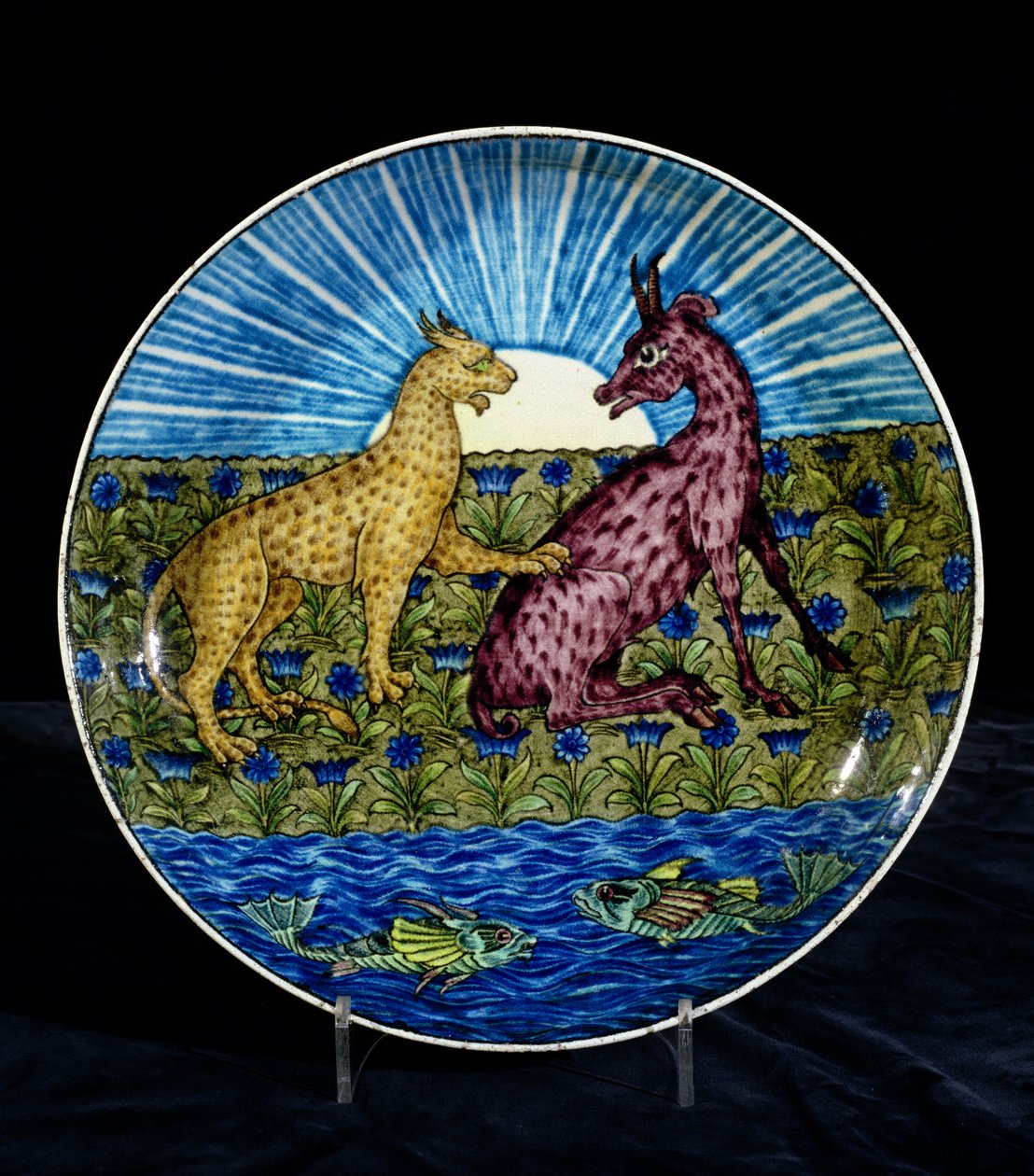 Nabíječ s leopardem a jelenem na břehu řeky, maloval Charles Passenger, 1888-97 (keramika) od William de Morgan