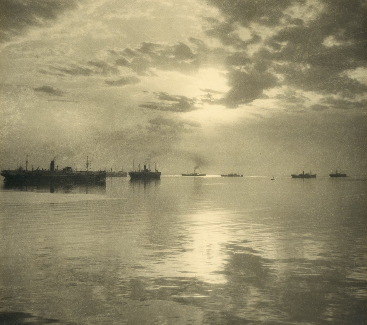 První vojenské lodě přepravující australské a novozélandské vojáky, koně a zásoby do Velké války, opouštějící Albany dne 1. listopadu 1914 (černobílá fotografie) od William Fell