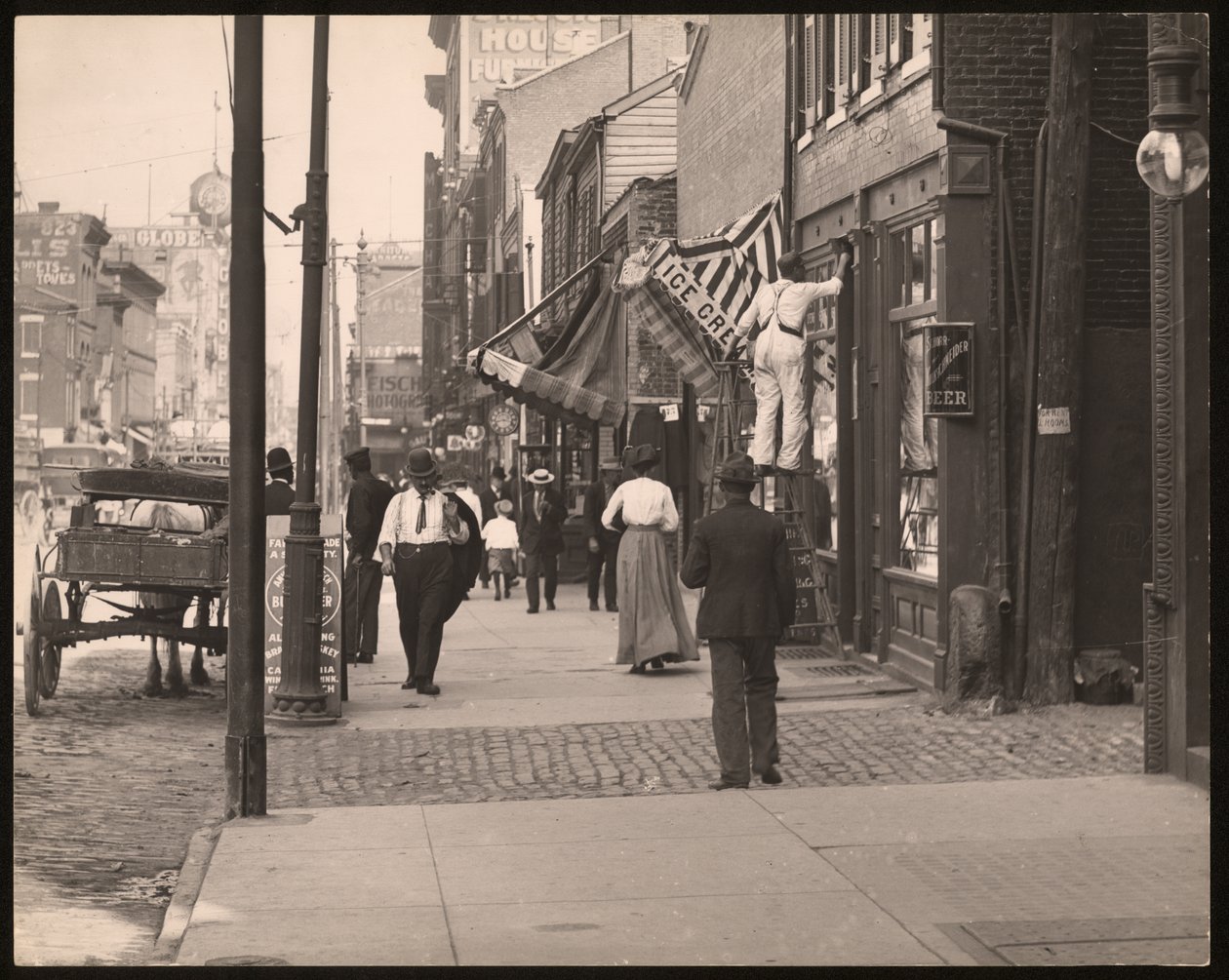 Franklin Avenue, centrum města od William G. Swekosky