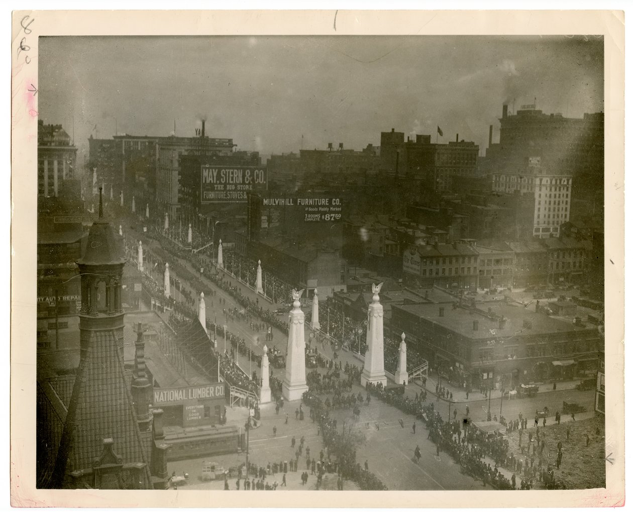 První světové války veteráni 12. inženýrů průvod po dvanácté ulici dne 13. května 1919. od William G. Swekosky