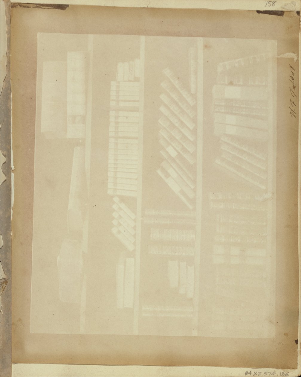 Knihy o čtyřech policích. od William Henry Fox Talbot