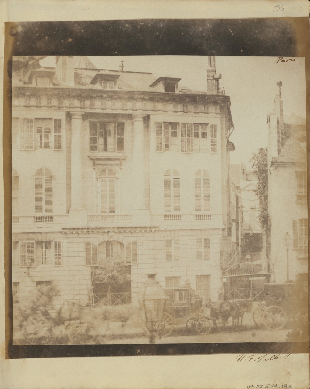 Kočáry před pařížskou rezidencí. od William Henry Fox Talbot