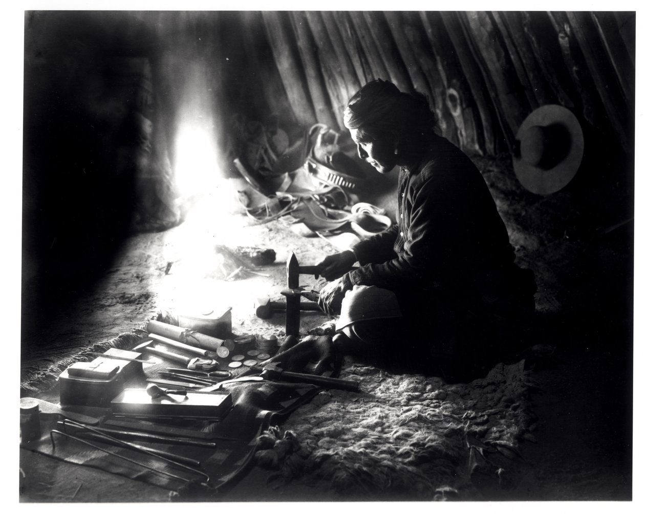 Navažský stříbrník, kolem roku 1915 od William Carpenter