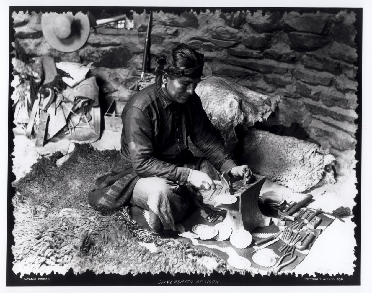 Stříbrník při práci, kolem roku 1914 od William Carpenter