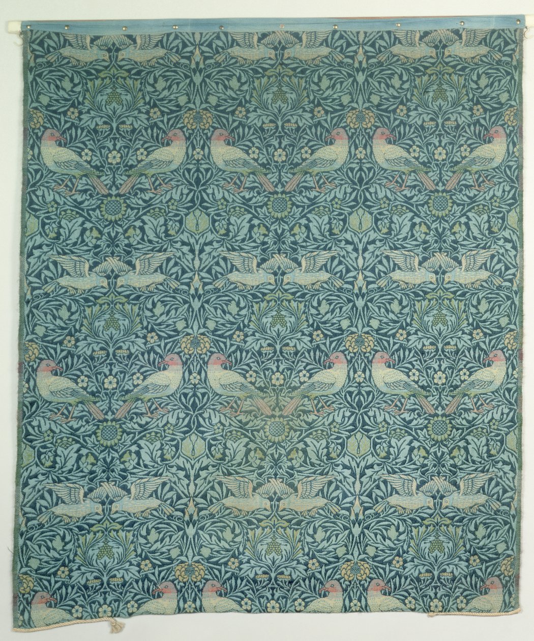 Návrh tkaniny "Holubice a růže", cca 1879 (textil) od William Morris