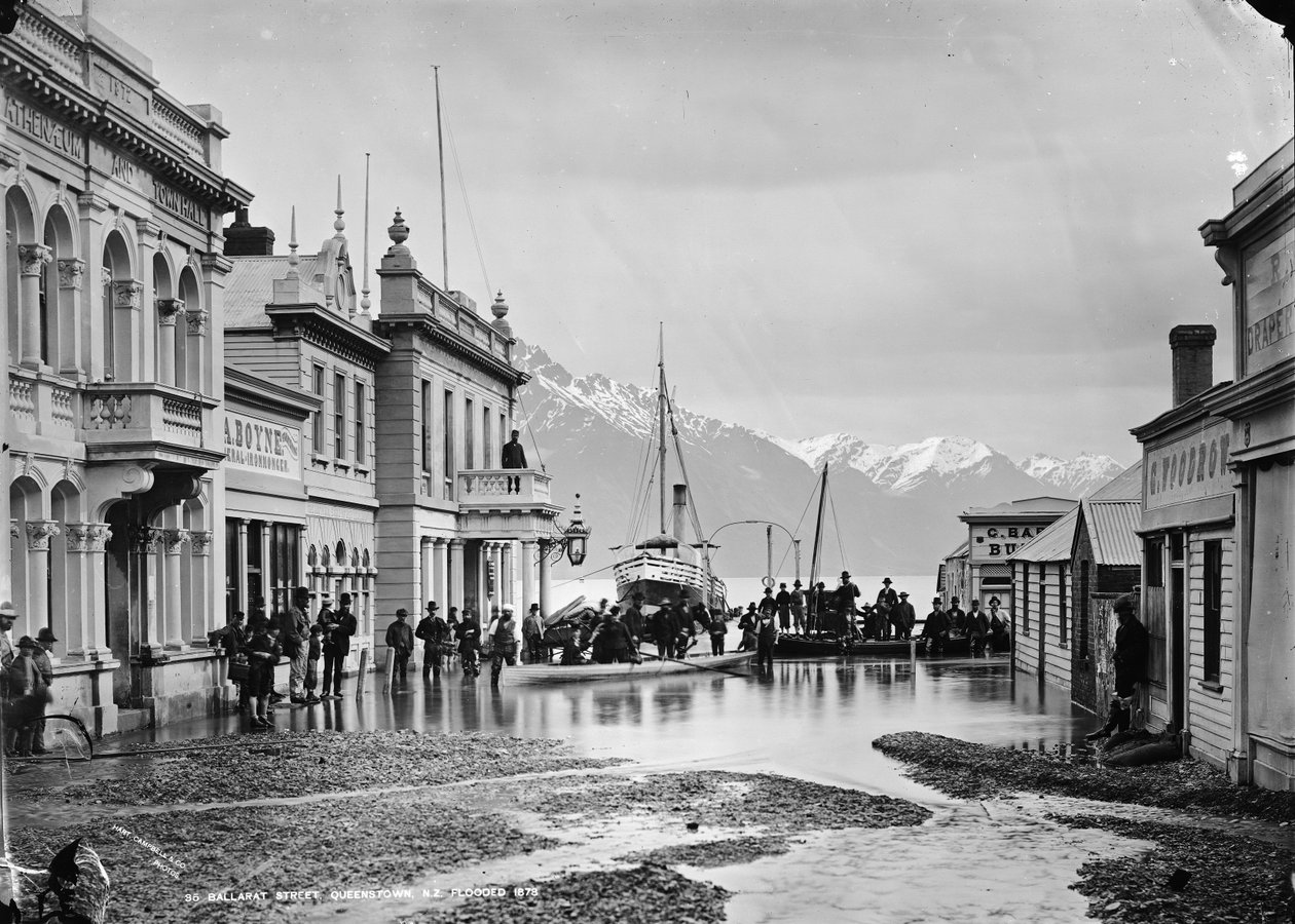 Ballarat Street, Queenstown, NZ, zatopeno 1878 od William P. Hart