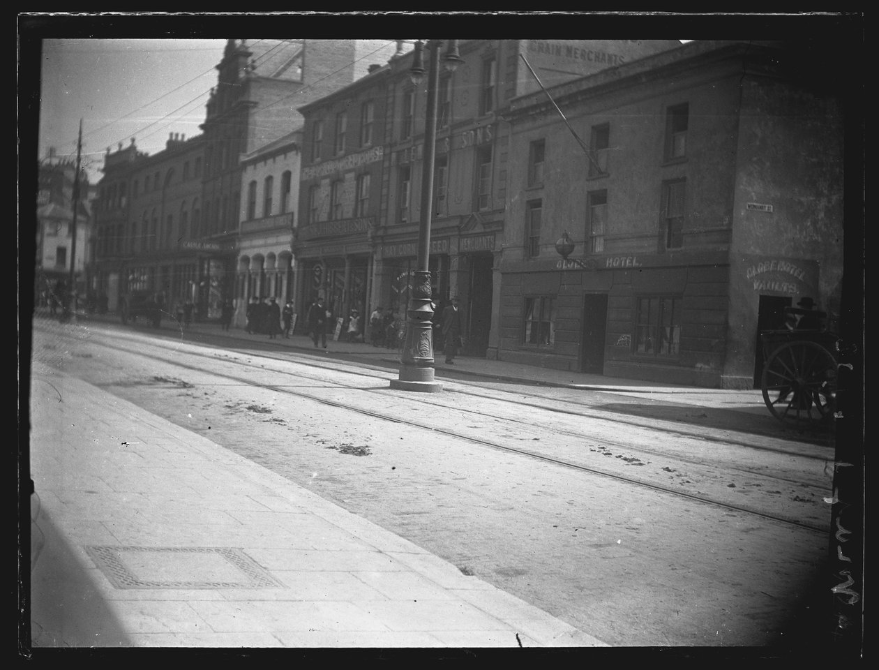 Castle Street, Cardiff, The Old Globe Inn. c1902 od William Booth