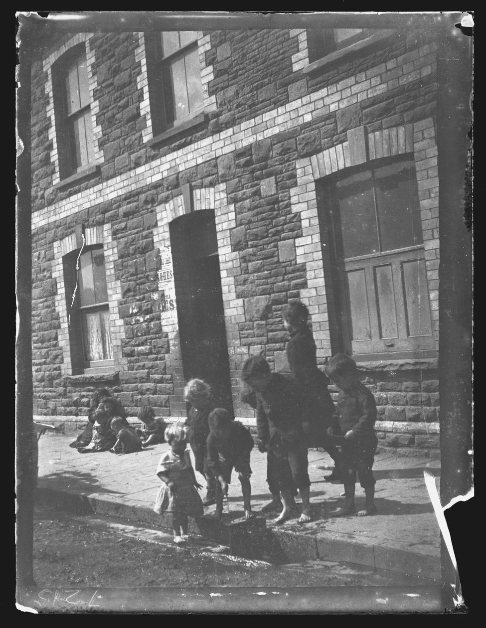 Nora Street, Cardiff, 1893. od William Booth