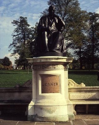 Socha Dr. Edwarda Jennera (bronz) od William Calder Marshall