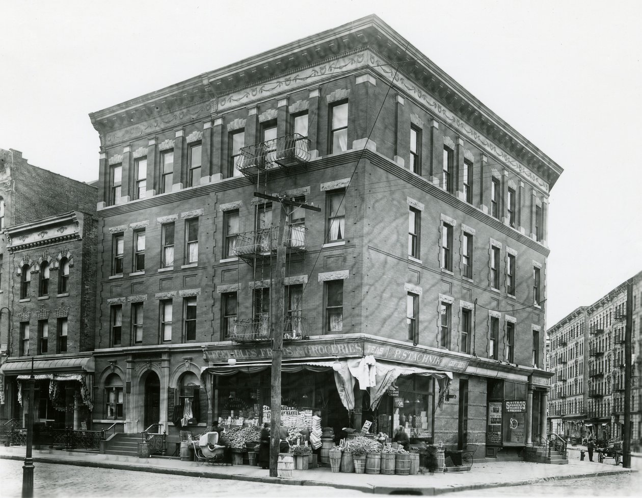 767 East 152nd Street, 7. prosince 1915 od William Davis Hassler