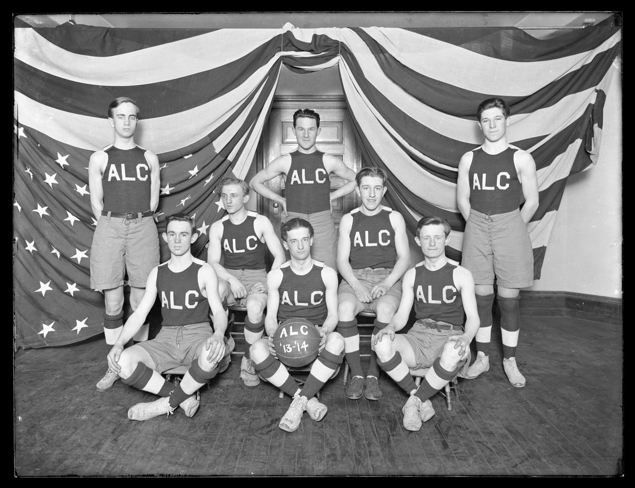 Skupinový portrét basketbalového týmu ALC, cca 1913-14 od William Davis Hassler