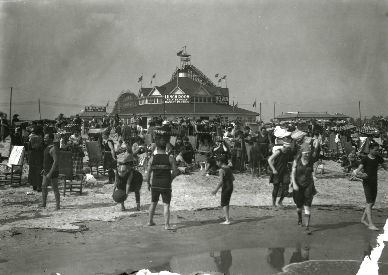Plážová scéna, Coney Island, cca 1910-21 od William Davis Hassler