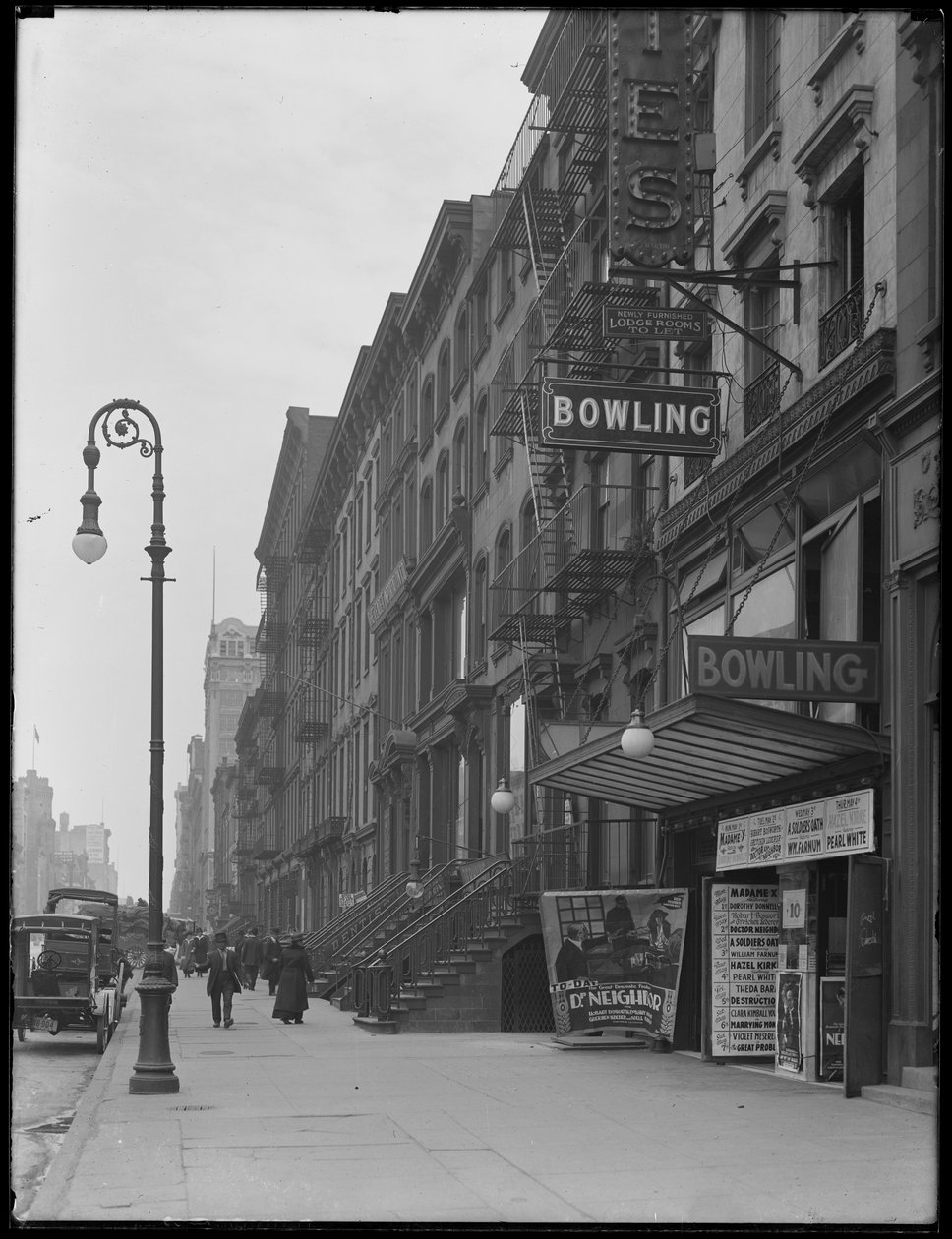 Nápis na bowlingovou dráhu na 248 W. 14th Street, New York City, 2. května 1916 od William Davis Hassler