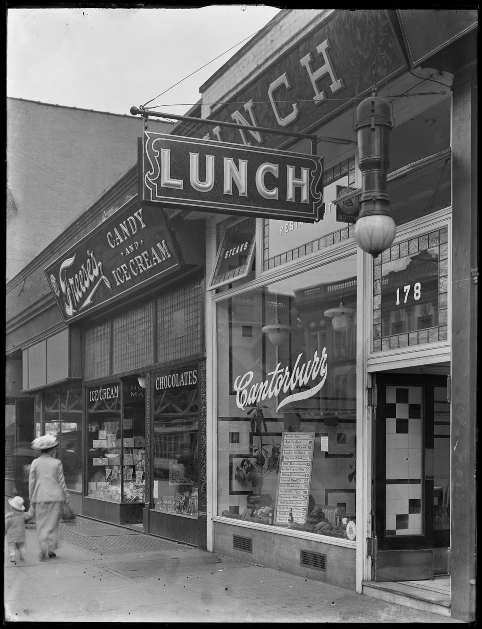 Canterbury Lunch sign at 202 (nebo 178) E. 125th Street, New York City, 2. května 1916 od William Davis Hassler