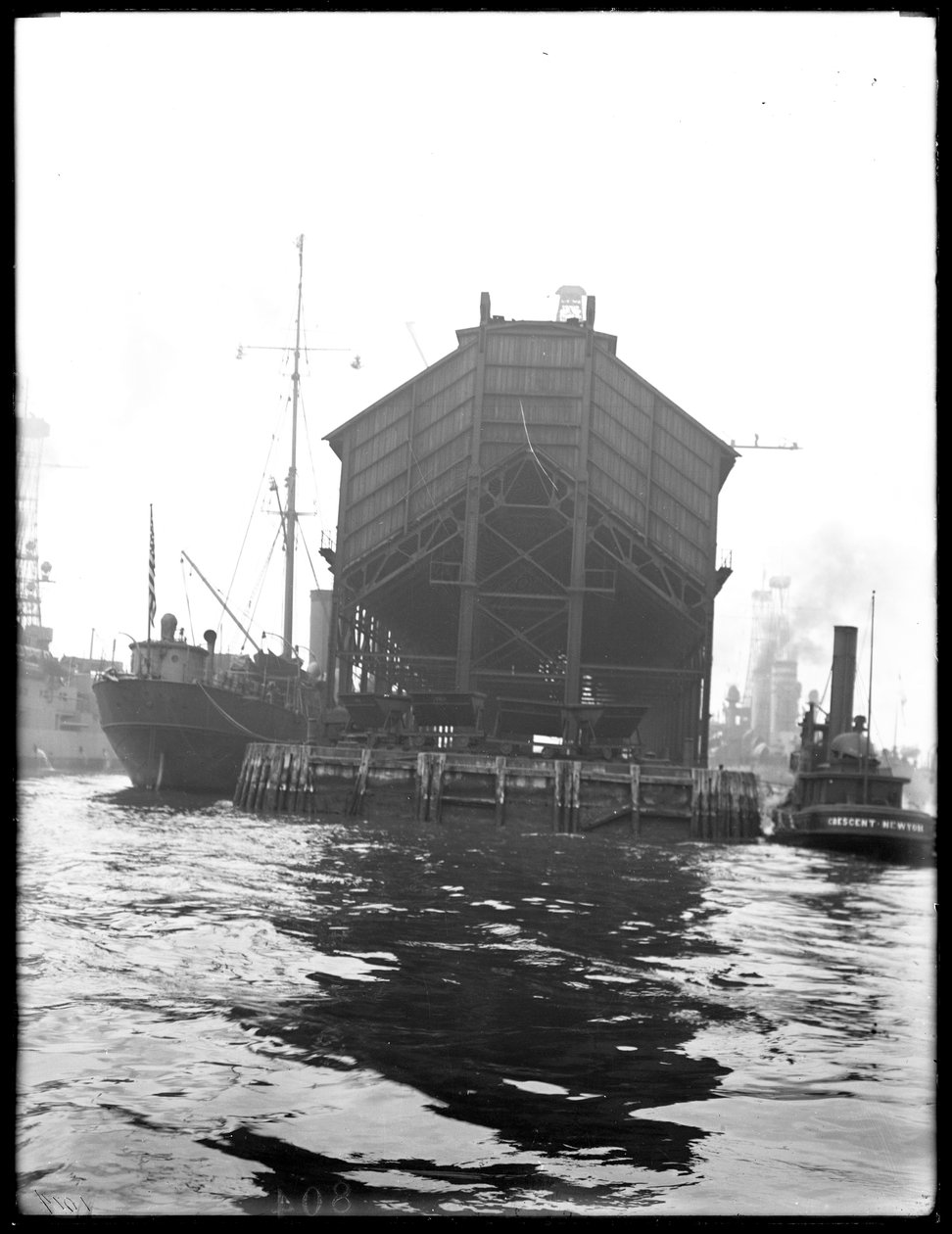 Uhelná kapsa, Brooklyn Navy Yard, 1912 od William Davis Hassler