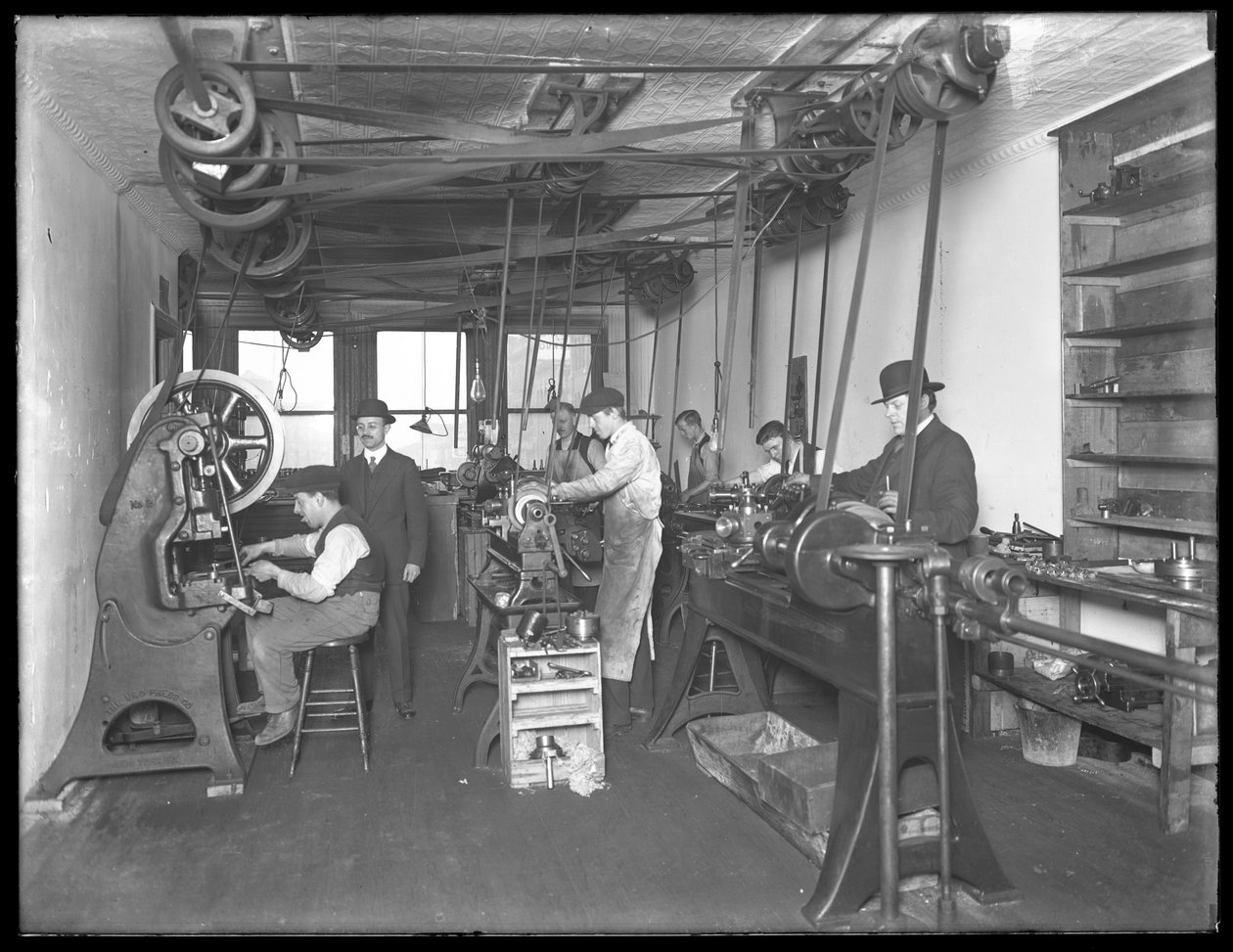 Dílna v pátém patře, Geyser Electric Water Heater Company, 42 Hudson Street, New York, 31. prosince 1914. od William Davis Hassler