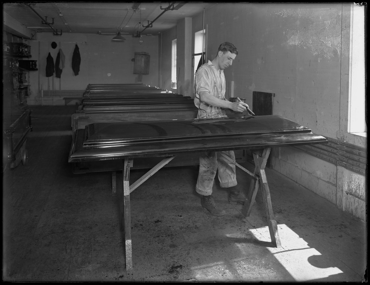 Tekoucí vršky dřevěných rakví, Oneida, New York, 3. dubna 1916 od William Davis Hassler