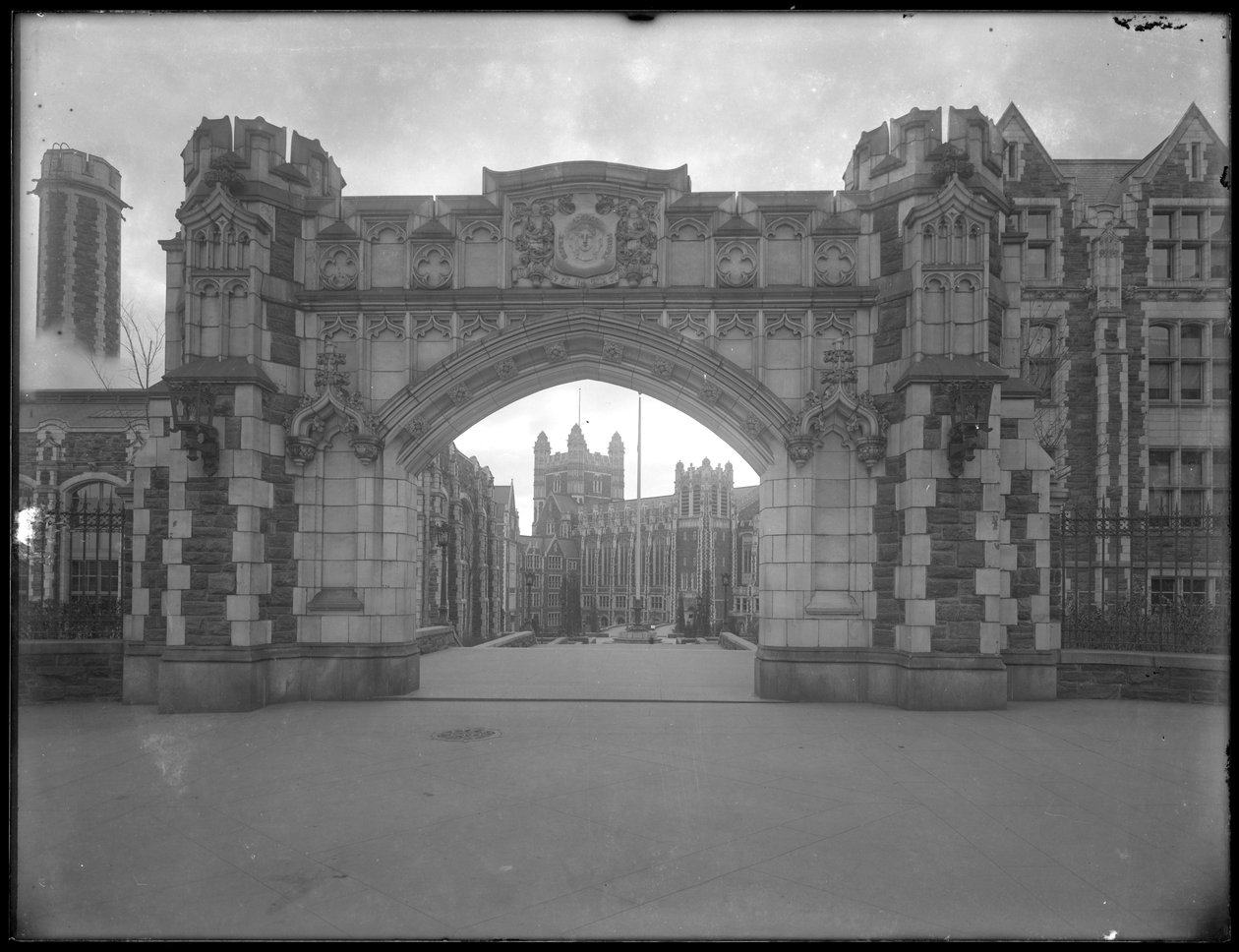 Brána na City College of New York, kolem roku 1912 od William Davis Hassler