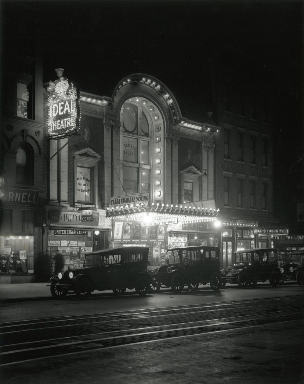 Ideal Theatre, 693 Eighth Avenue, na 49th Street, cca 1916-17 od William Davis Hassler