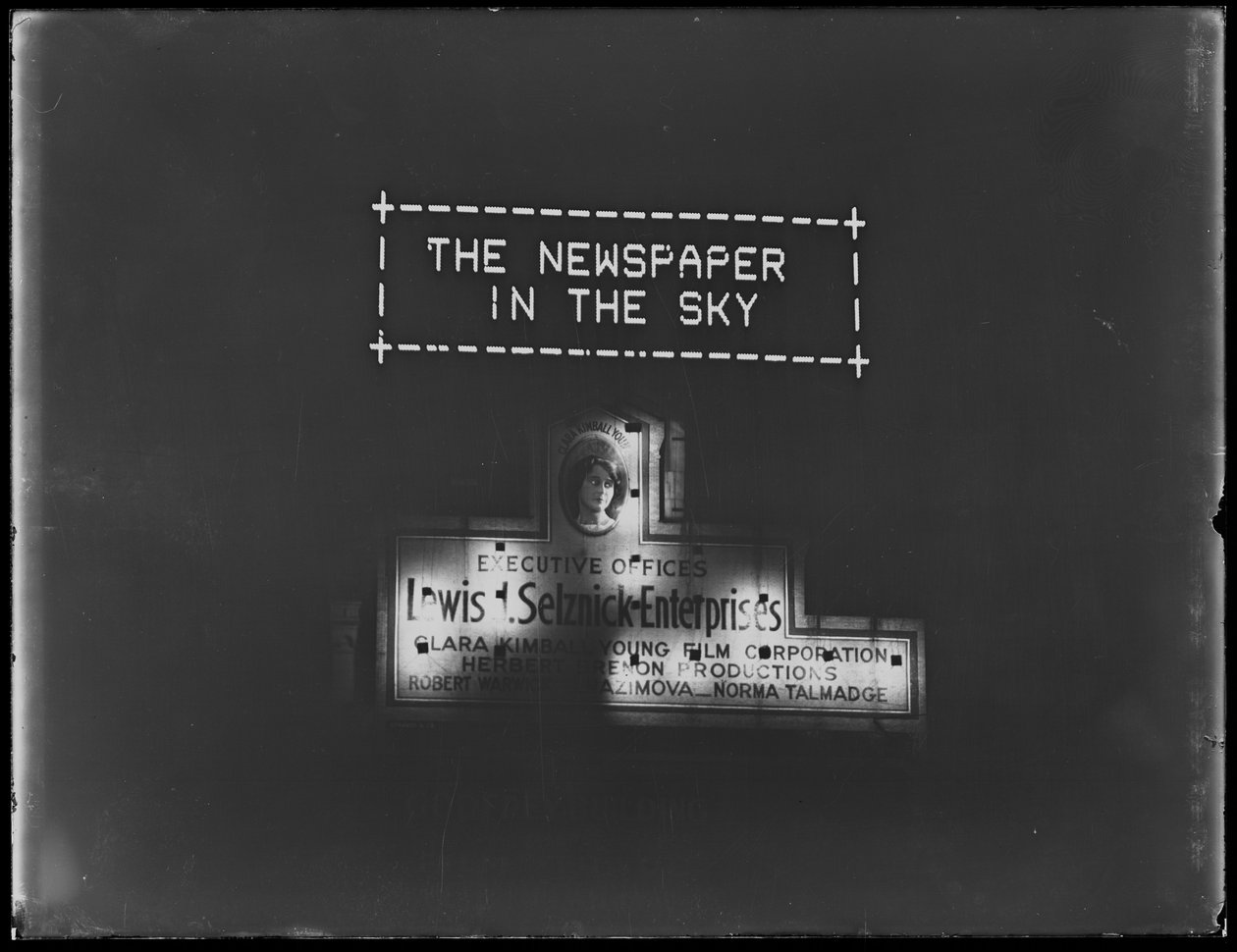 Světelný nápis pro reklamu a osvětlený nápis pro Selznick Enterprises, New York City, leden 1917 od William Davis Hassler