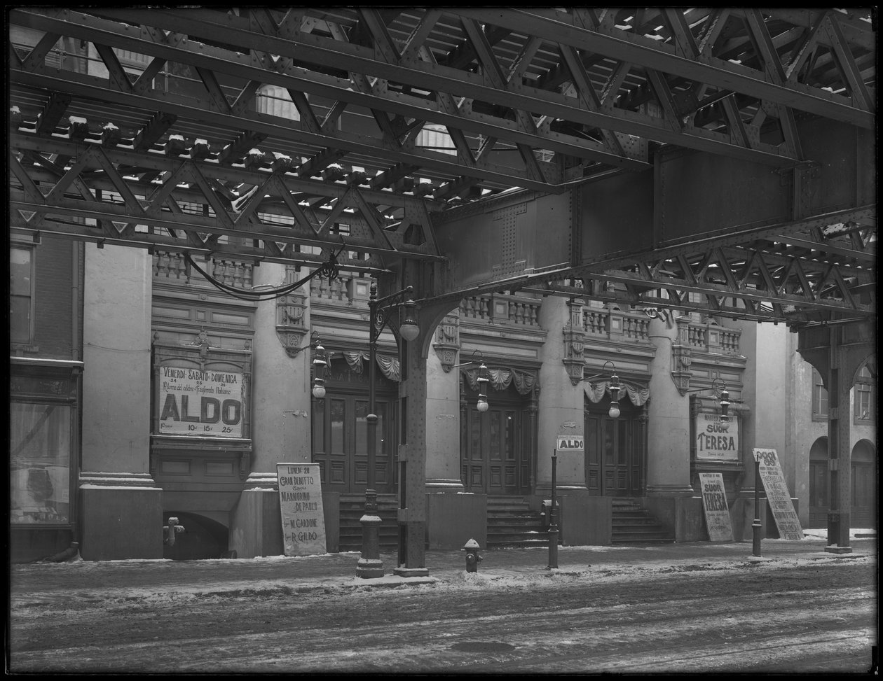 Italské nápisy před divadlem Thalia, 46 Bowery, New York City, březen 1916 od William Davis Hassler