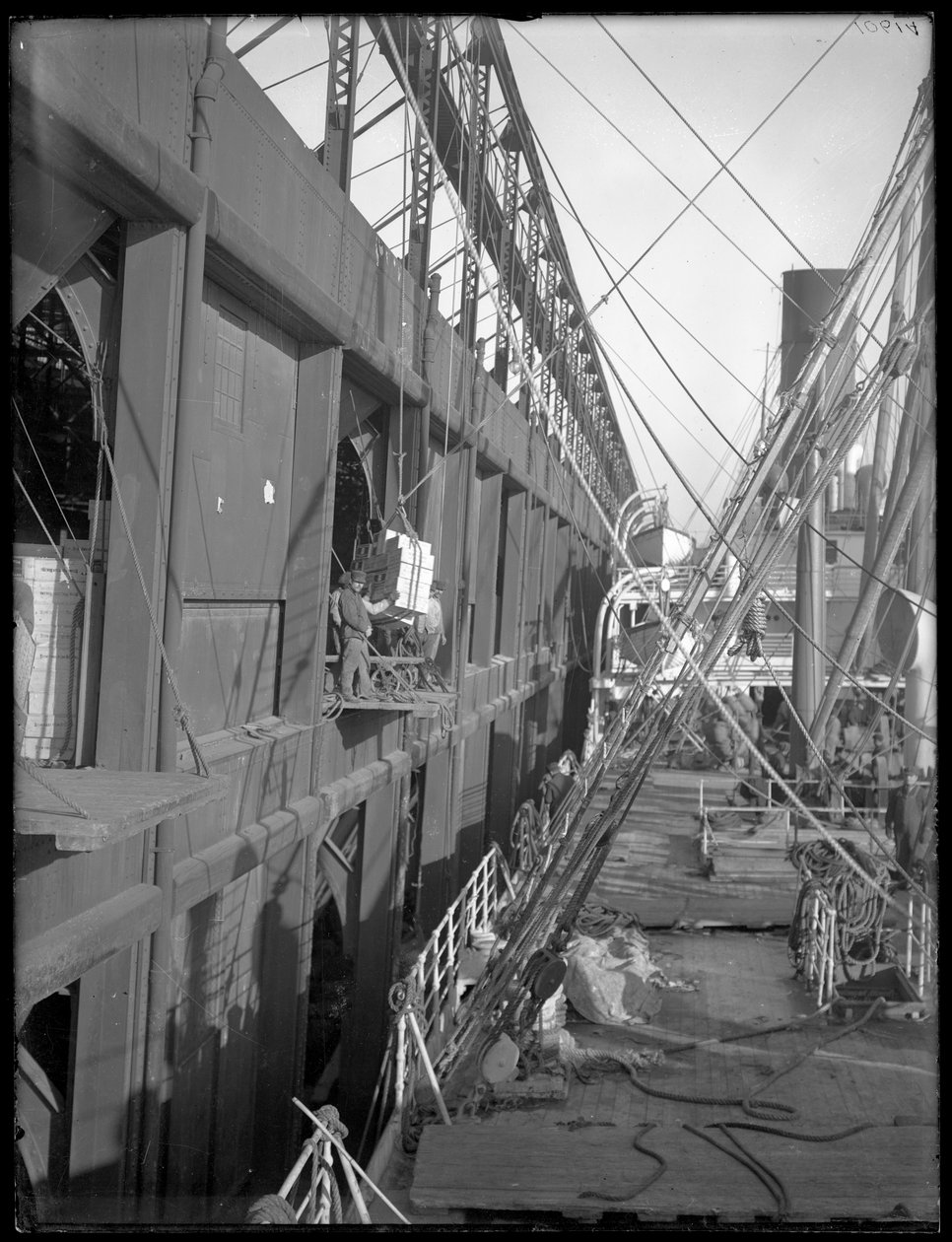 Nakládání parníku, Chelsea Piers, New York, 1912 od William Davis Hassler