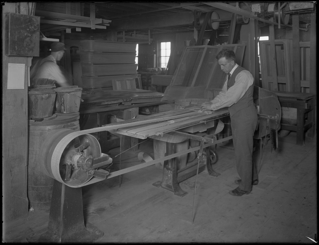 Brusné lišty určené pro dřevěné rakve, Oneida, New York, 3. dubna 1916 od William Davis Hassler