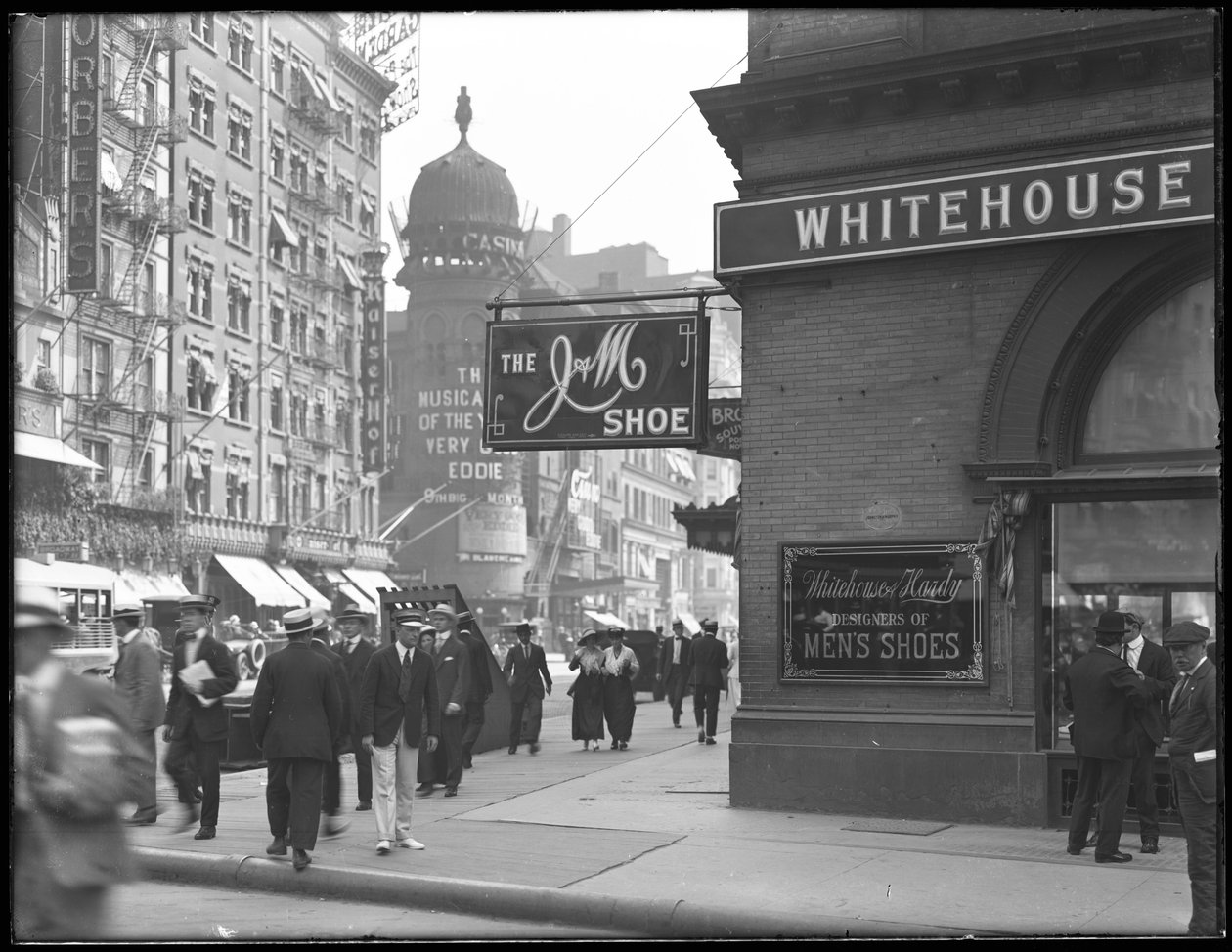 Sign for J und M Shoe, 1429 Broadway, New York City, 2. srpna 1916 od William Davis Hassler