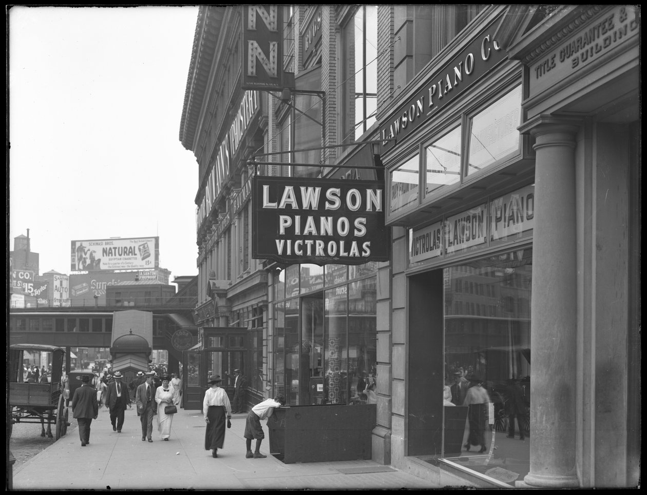 Sign for Lawson Pianos, 372 E. 149th Street, New York City, 2. srpna 1916 od William Davis Hassler