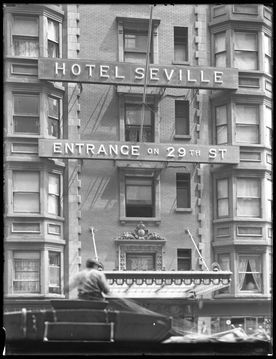 Nápis pro hotel Sevillle na 29. ulici v New Yorku, 29. července 1916 od William Davis Hassler