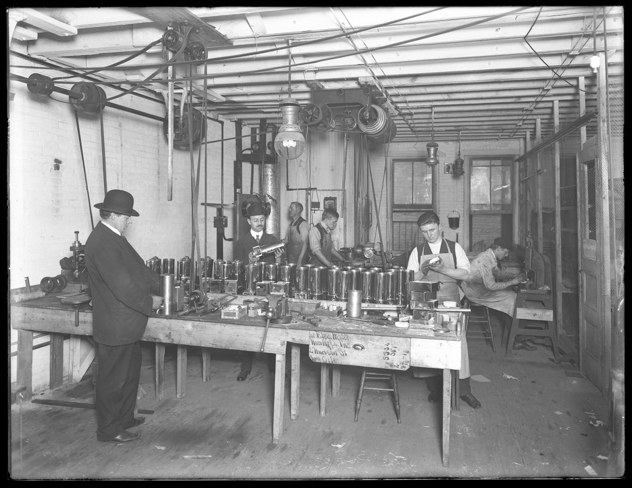 Dílna v šestém patře, Geyser Electric Water Heater Company, 42 Hudson Street, New York City, 31. prosince 1914 od William Davis Hassler