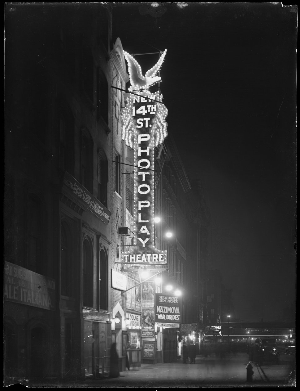 The New 14th Street Photoplay Theatre, New York City, 6. ledna 1917 od William Davis Hassler