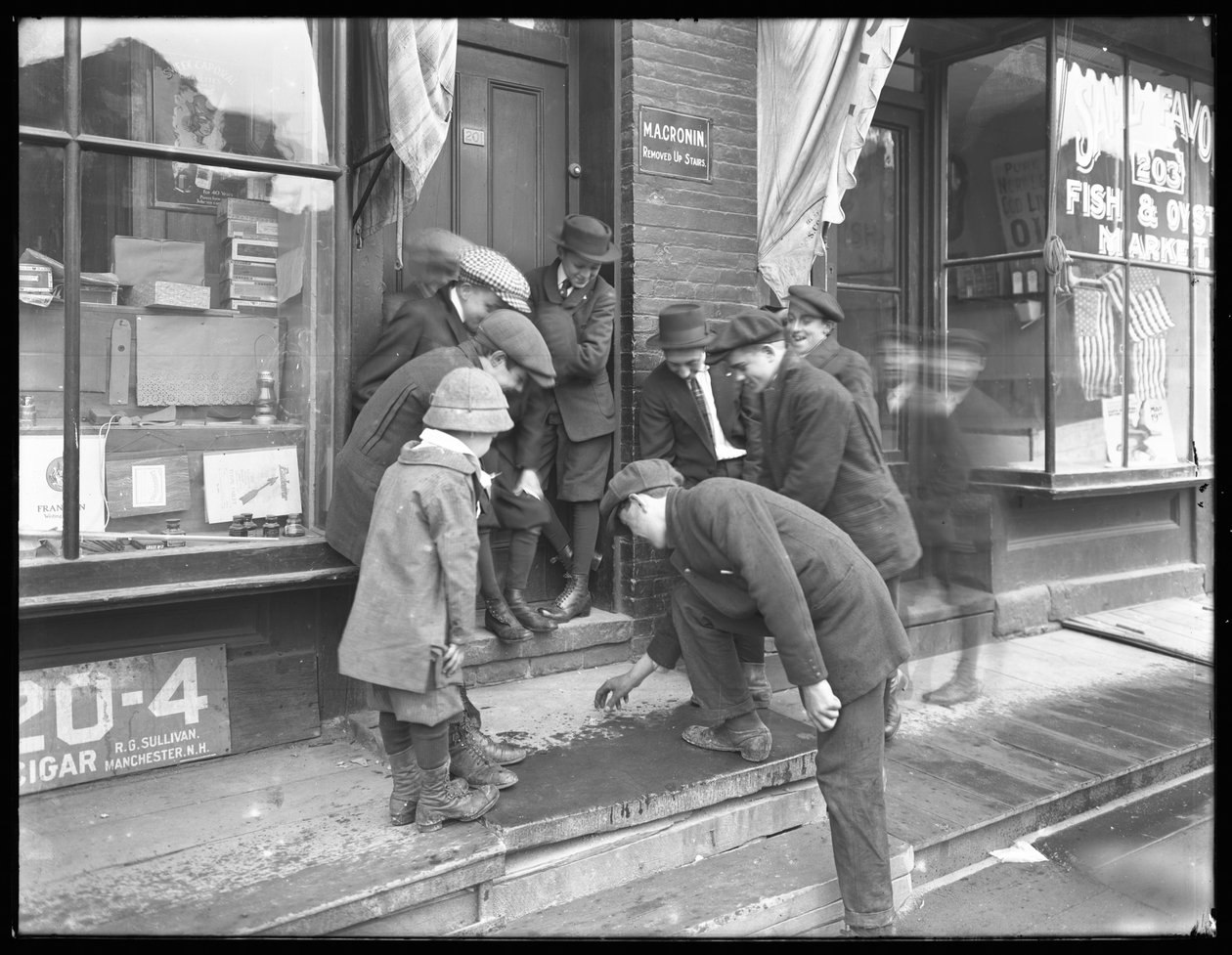 Neznámí chlapci stříleli kostky na stoup, New York City, 30. května 1915 od William Davis Hassler