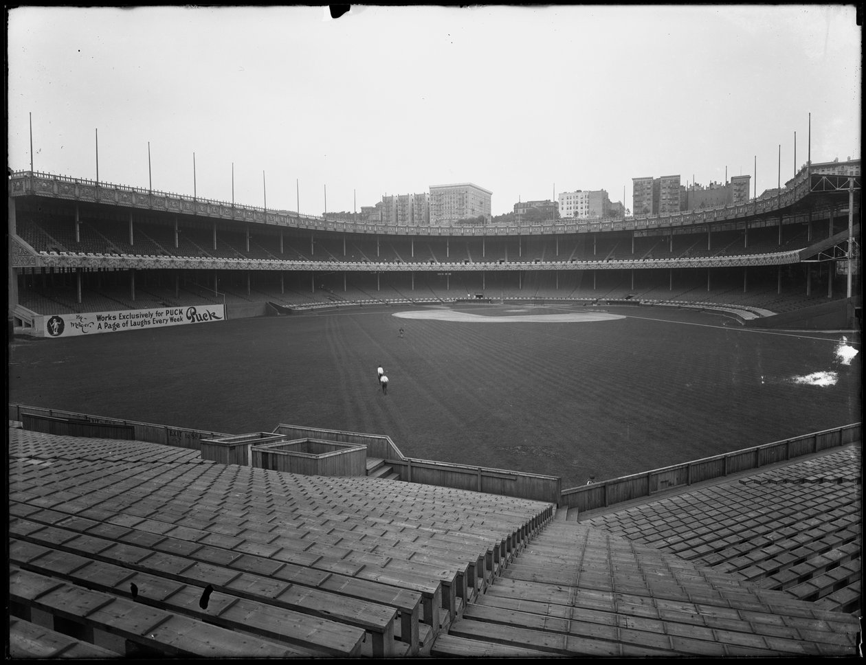 Pohled na Polo Grounds z tribuny na hřiště a tribunu, New York, 3. července 1914 od William Davis Hassler