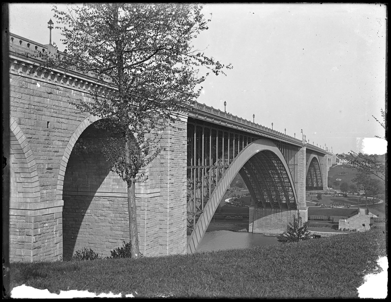 Washington Bridge, Harlem River, kolem roku 1912 od William Davis Hassler