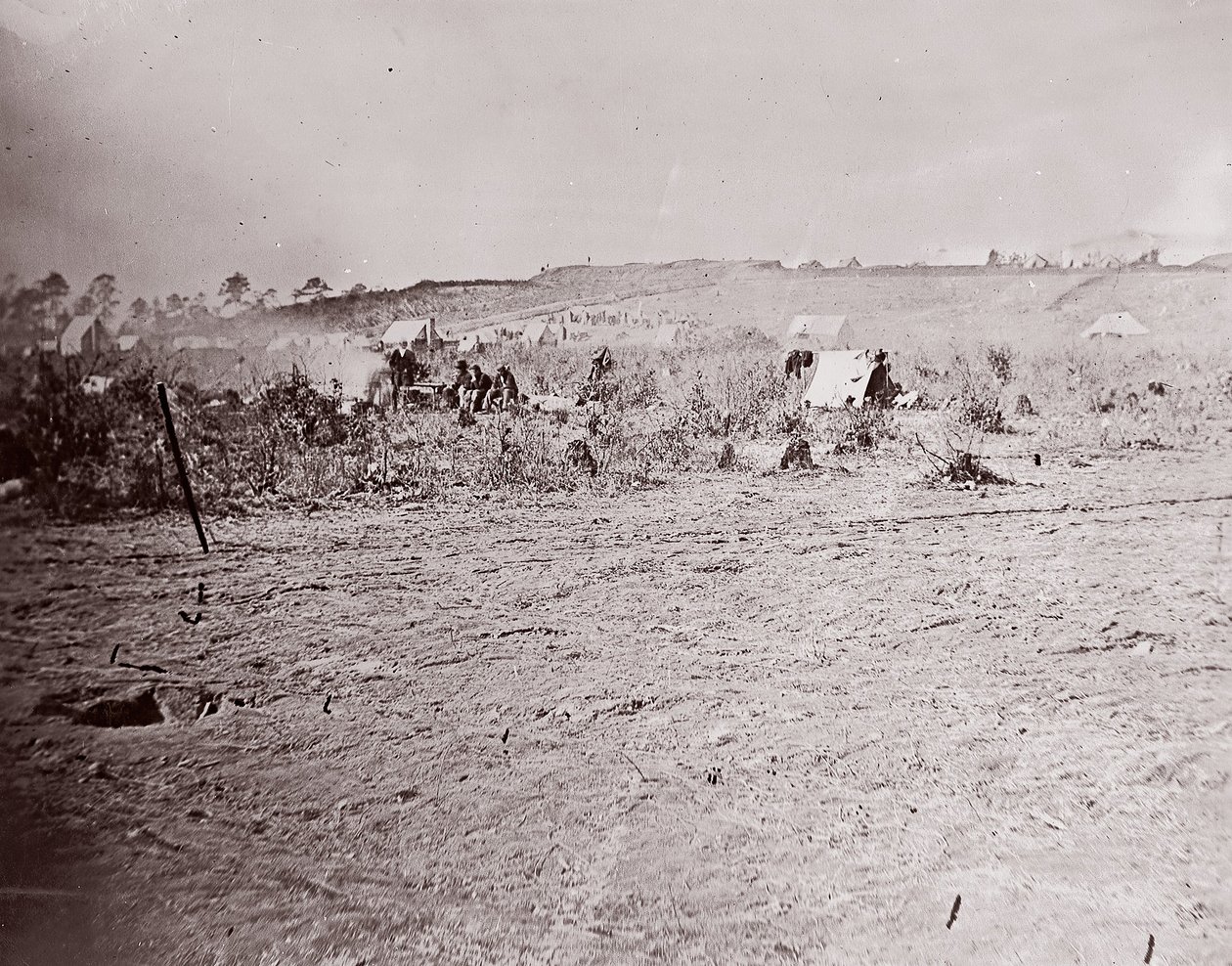 Pohled do dálky na Fort Brady, ca. 1865. od William Frank Browne