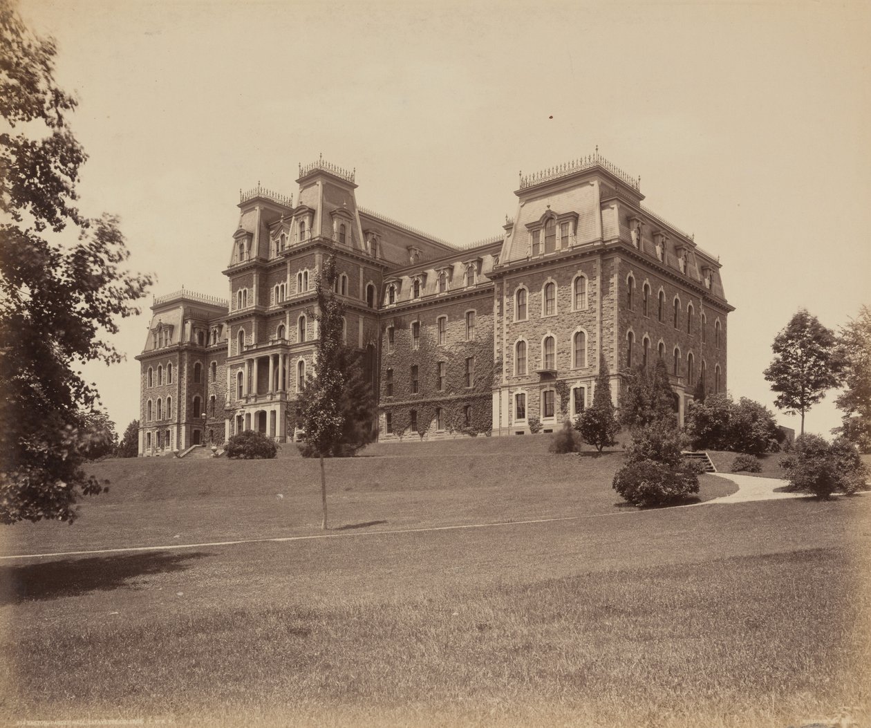 Easton, Pardee Hall, Lafayette College od William H. Rau