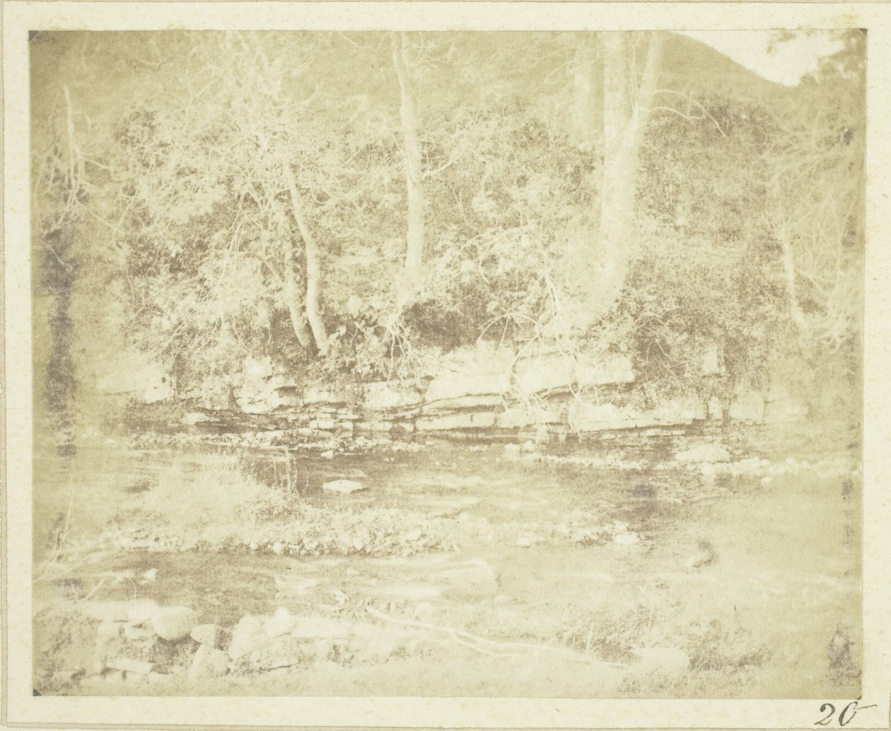 Horská říčka, která teče na úpatí hradu Doune od William Henry Fox Talbot