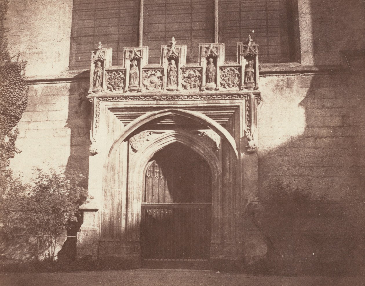 Starobylé dveře, Magdalen College, Oxford, 1843 (foto) od William Henry Fox Talbot